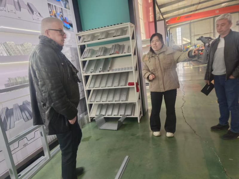 出口沙特地区的型钢机设备，永兴集团冷弯工程师展实力以专业攻克小边与腰高难题