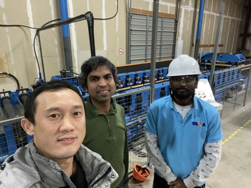 永兴集团冷弯聚氨酯复合板底板机设备 成功交付巴西 助力客户生产升级