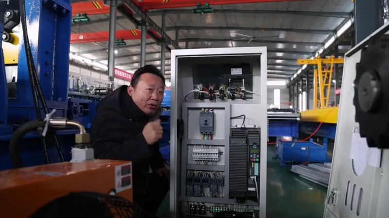 出口巴西楼承板机：探索楼承板机的技术进步从传统到现代的解析