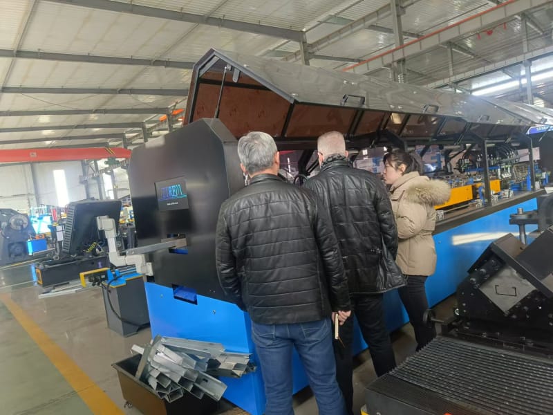出口沙特地区的型钢机设备，永兴集团冷弯工程师展实力以专业攻克小边与腰高难题